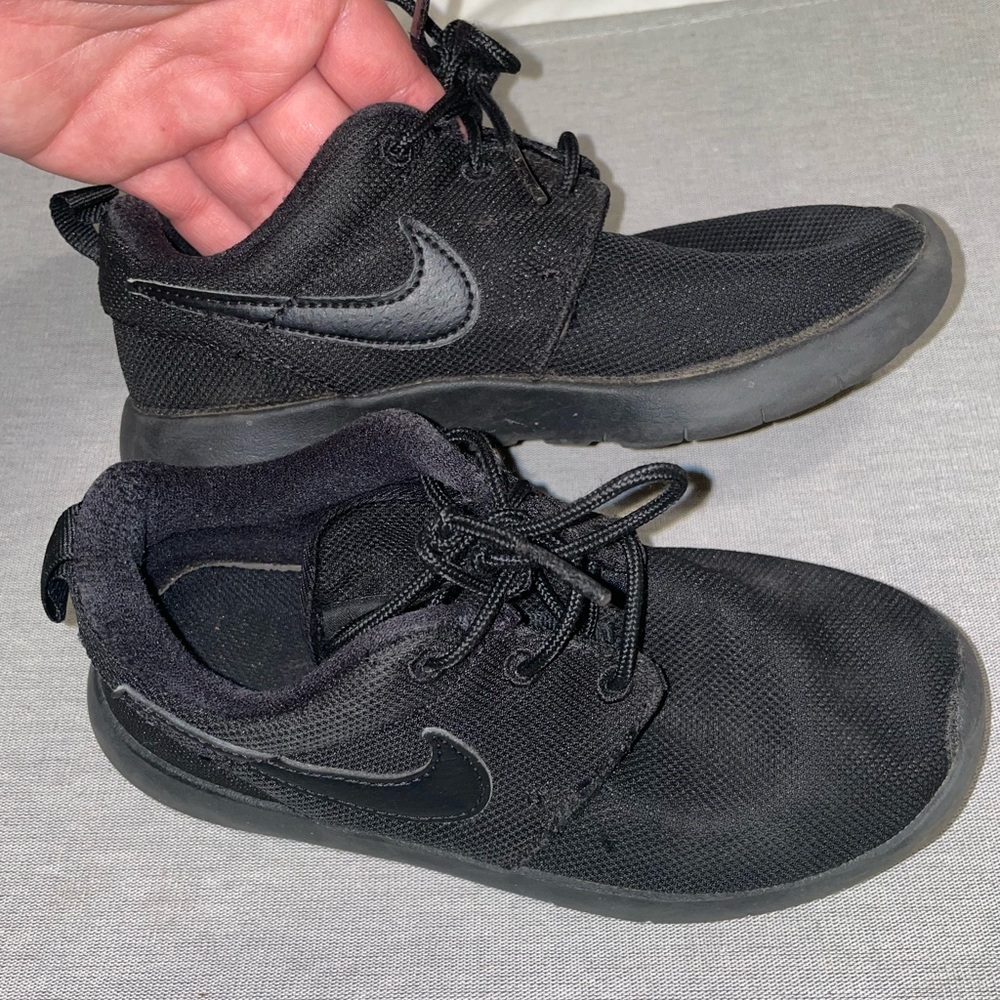 Kids size 13 black Nikes
